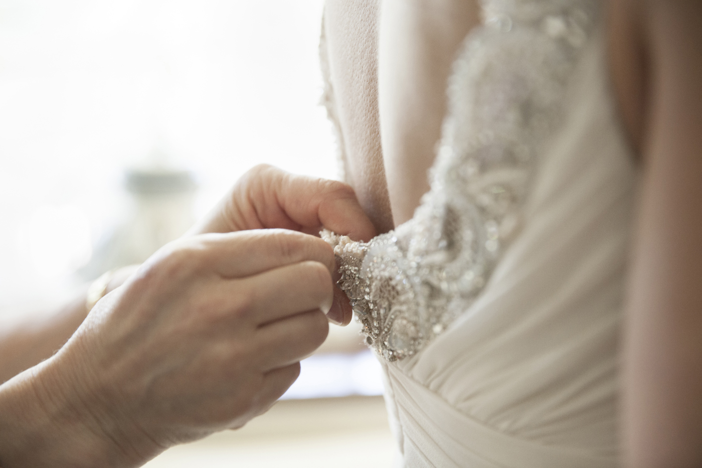wedding-dress-bride-moment