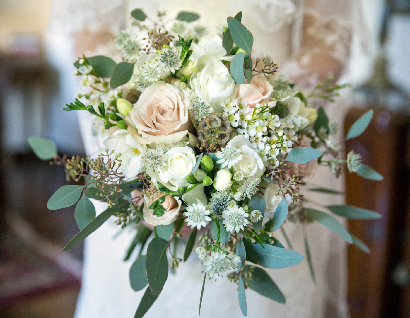 bouquet-wedding-roses-bride
